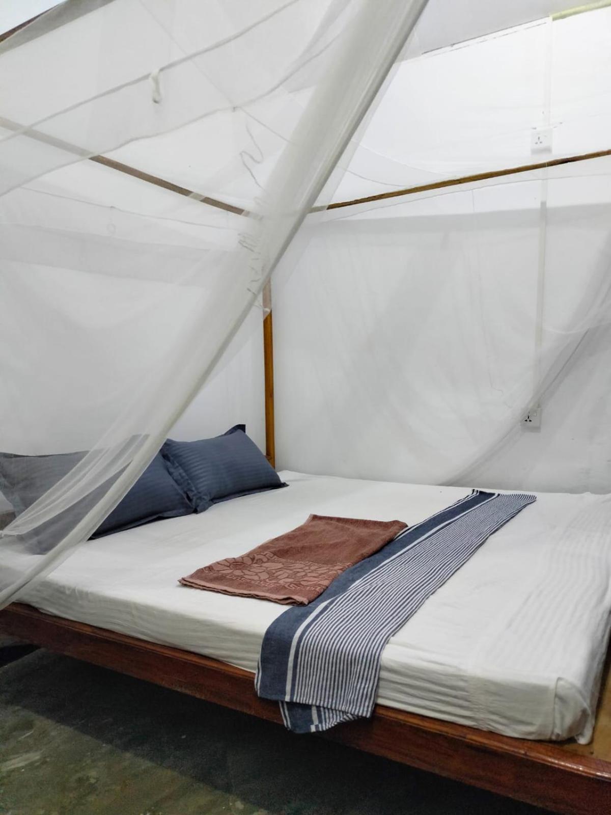Albergue Costels Arugambay Arugam Bay Habitación foto