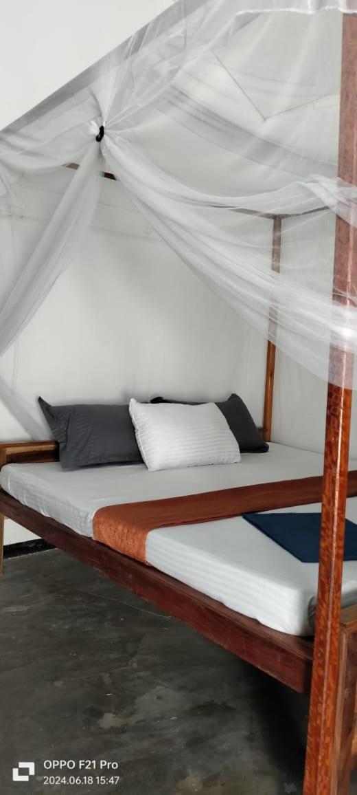 Albergue Costels Arugambay Arugam Bay Exterior foto